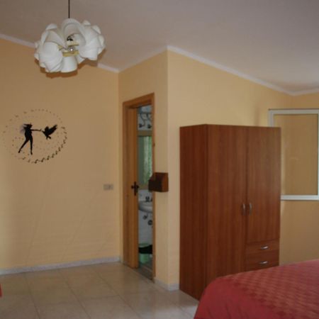 Camere & Case Vacanze Lo Scoglio Castel di Tusa Eksteriør billede