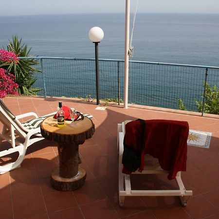 Camere & Case Vacanze Lo Scoglio Castel di Tusa Eksteriør billede