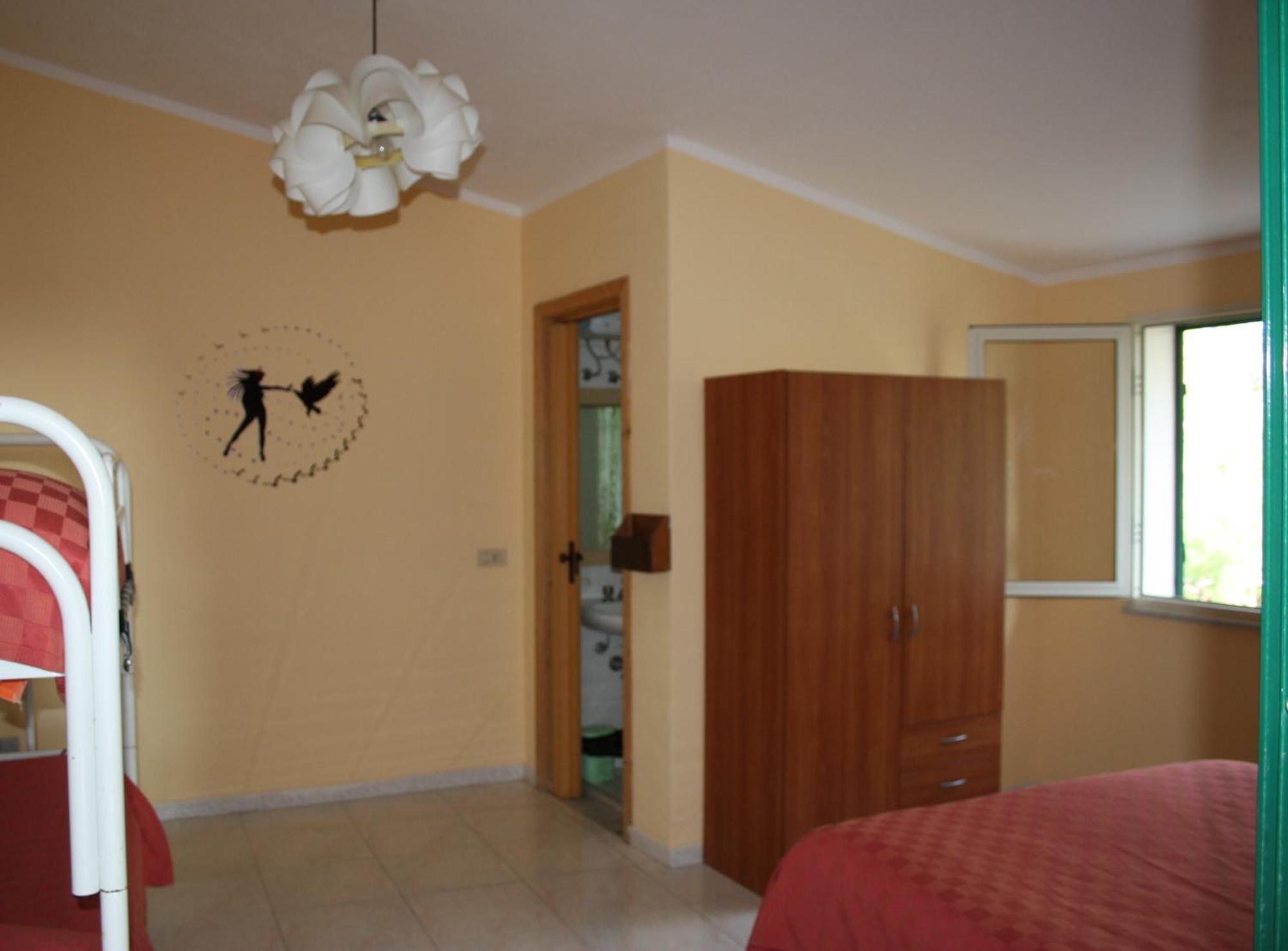 Camere & Case Vacanze Lo Scoglio Castel di Tusa Eksteriør billede