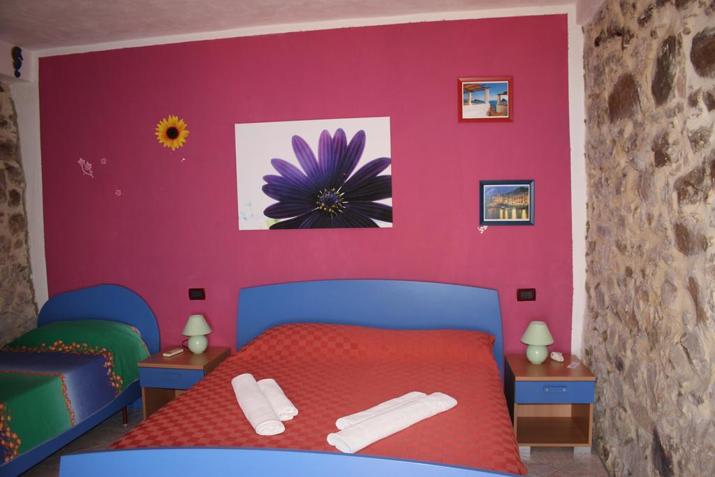 Camere & Case Vacanze Lo Scoglio Castel di Tusa Eksteriør billede