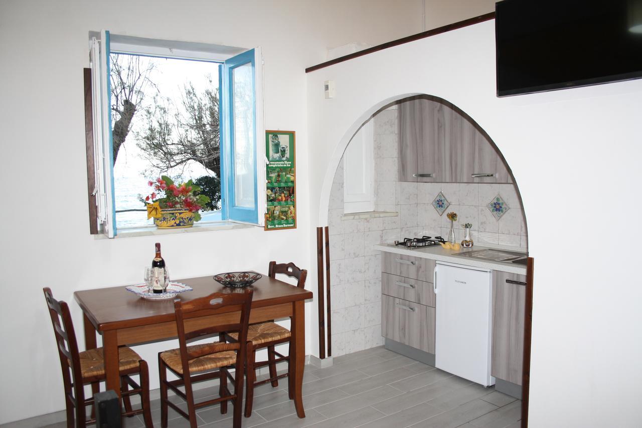 Camere & Case Vacanze Lo Scoglio Castel di Tusa Eksteriør billede