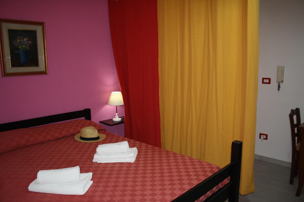 Camere & Case Vacanze Lo Scoglio Castel di Tusa Eksteriør billede